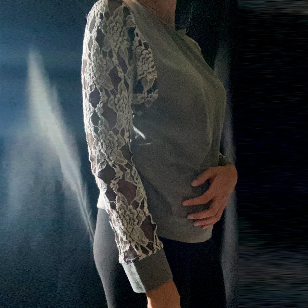 ⭐️ Lace Sleeve Top - FLAW: See Description